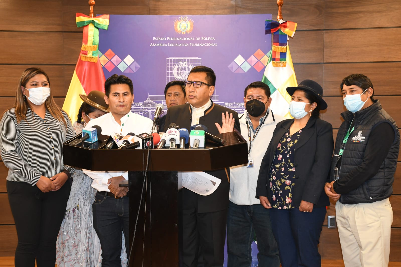 División en las bancadas de Mesa y Camacho impide conformación de Comisión de Ética