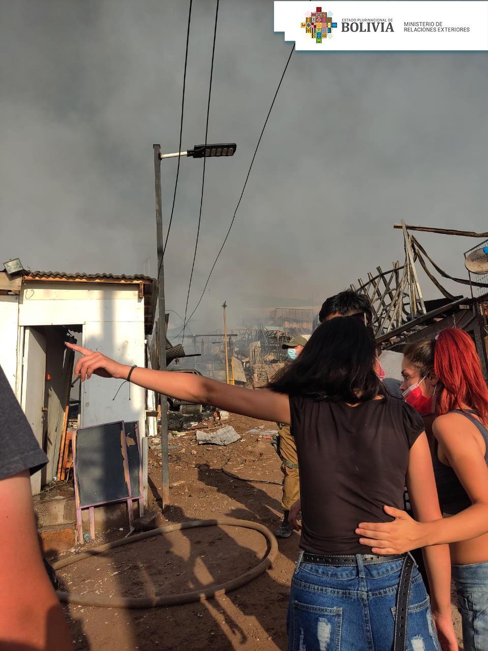 Al menos 40 bolivianos fueron afectados por incendio en Laguna Verde en Iquique