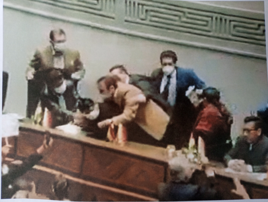 Diputado Mendoza presenta denuncia contra su colega de CC, Ingvar Ellefsen, por actos de racismo y discriminación