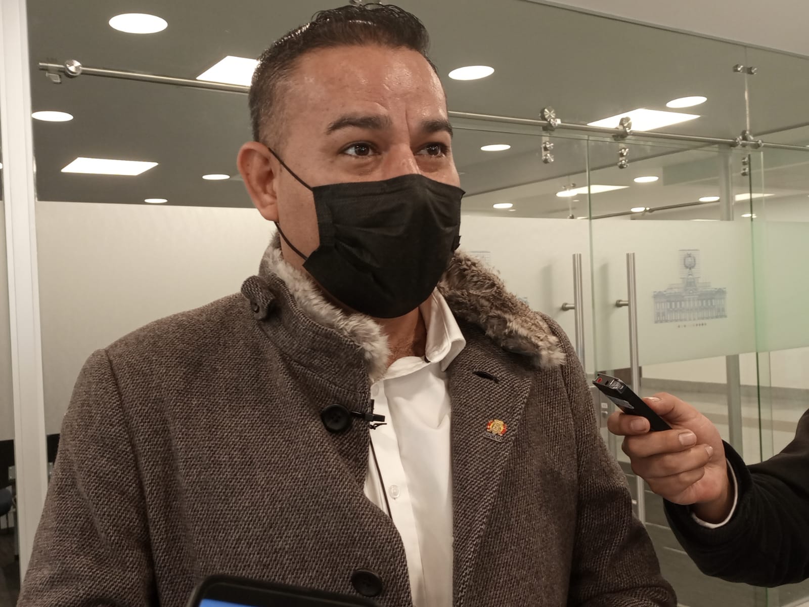 Diputado Céspedes advierte que Camacho planifica un autoatentado para victimizarse