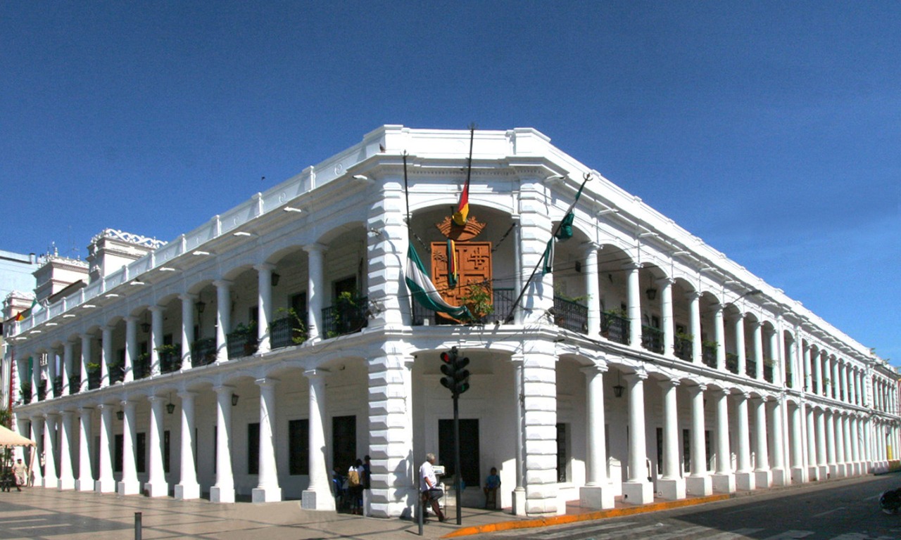 Santa Cruz: Exigen investigación de 1.205 contratos irregulares en la gestión de Sosa que ocasionaron un daño de Bs 25 millones