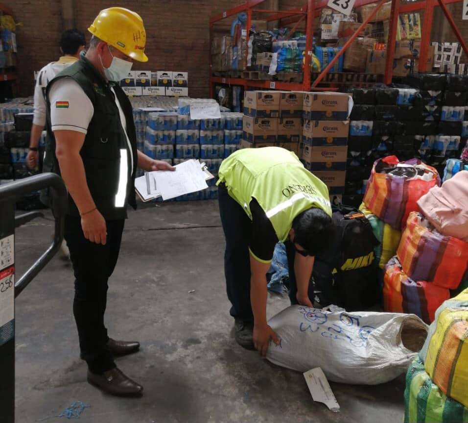 Senasag decomisa 2.125 kilogramos de alimentos para mascotas en Santa Cruz