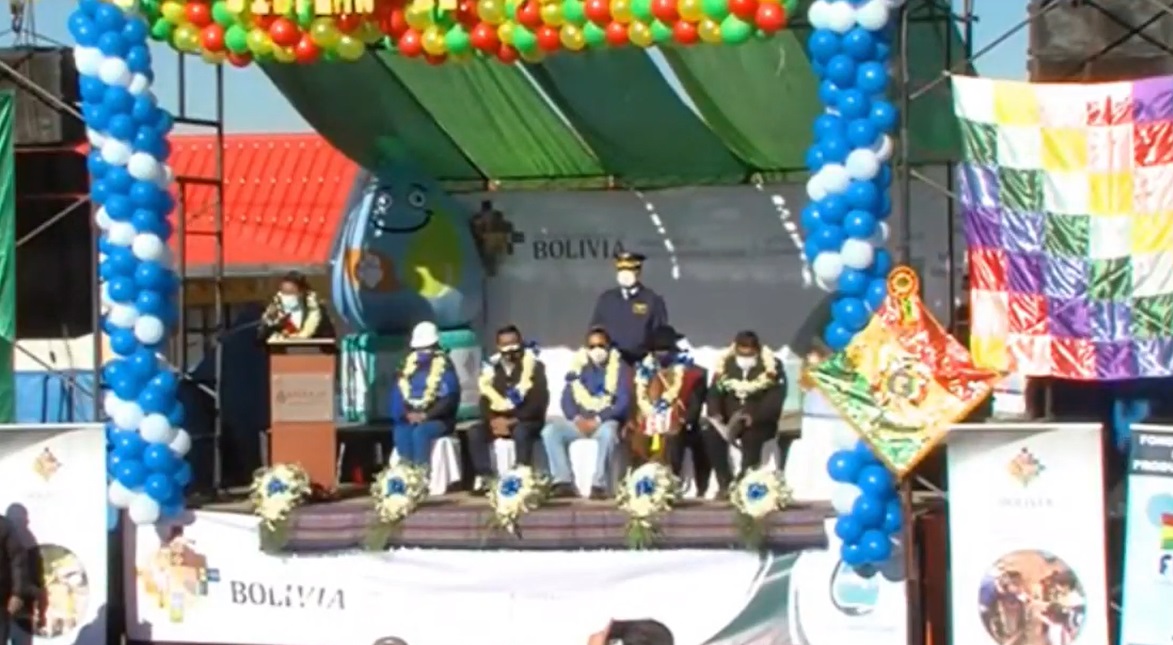 Presidente entrega sistema de agua potable en beneficio del municipio de Batallas del departamento de La Paz (Adelanto)