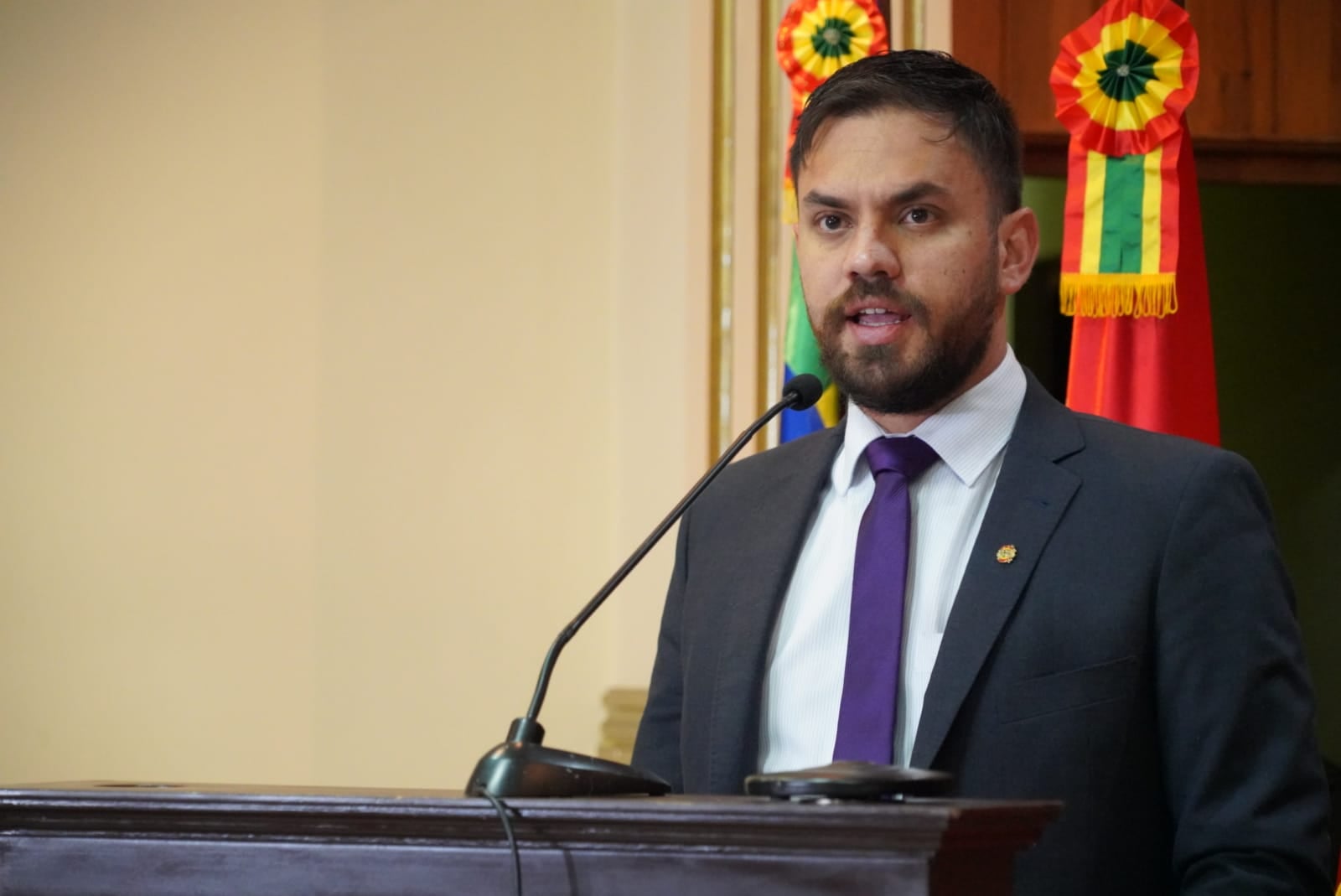 Gobierno pide que la justicia acompañe la lucha contra el feminicidio en Bolivia