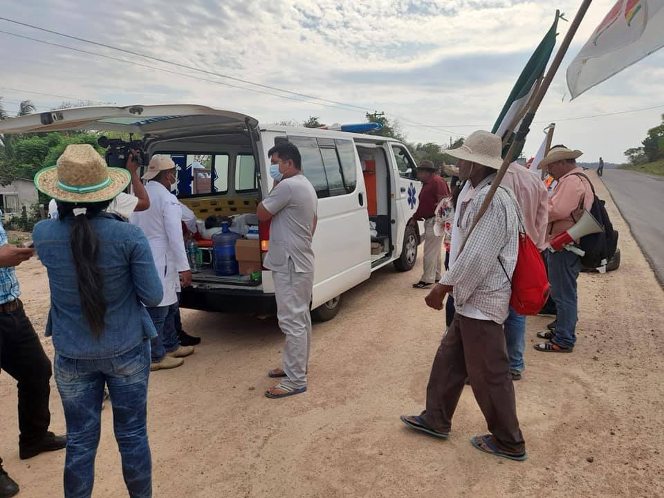 Brigada médica controla el estado de salud de indígenas que marchan hacia Santa Cruz