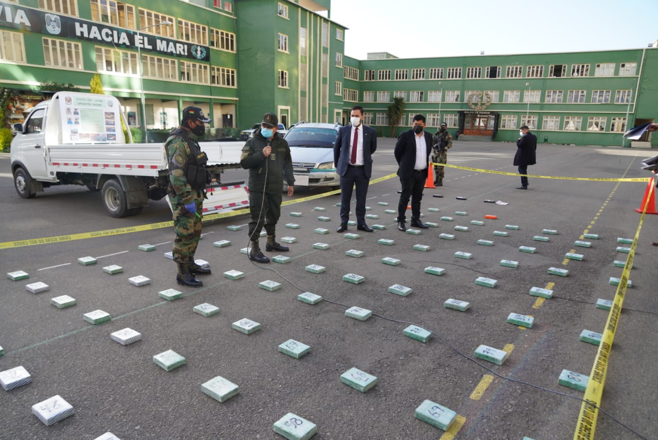 FELCN afecta al narcotráfico en $us 750.000 y aprehende a cuatro personas en La Paz