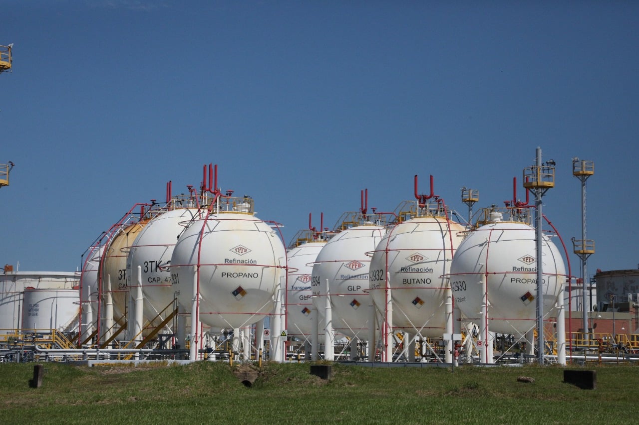 Importación de petróleo permitirá ahorrar $us 150 millones al Estado boliviano en 2022