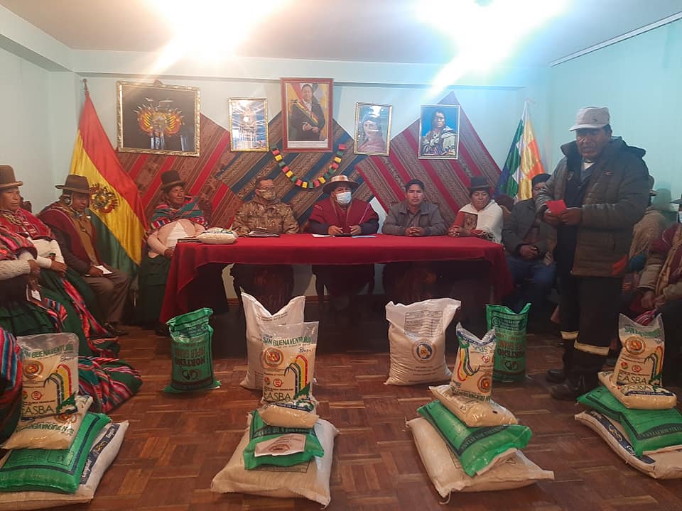 Defensa Civil entrega 11,8 toneladas de ayuda humanitaria al municipio de Ayo Ayo en La Paz
