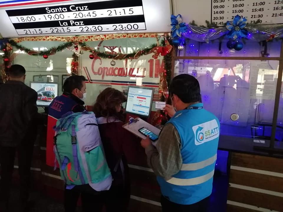 ATT realiza operativos en terminales terrestres y aeroportuarias para controlar el carnet de inmunización contra el COVID-19