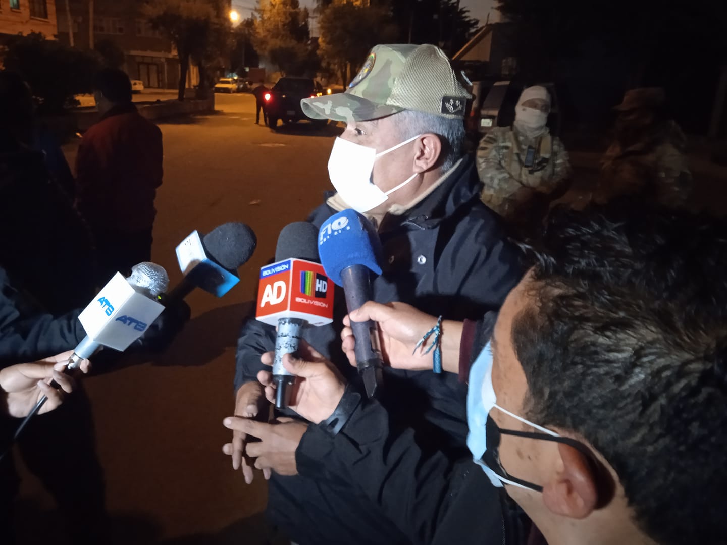 Viceministro y autoridades originarias de Sabaya se reúnen para conversar sobre las acciones contra el contrabando