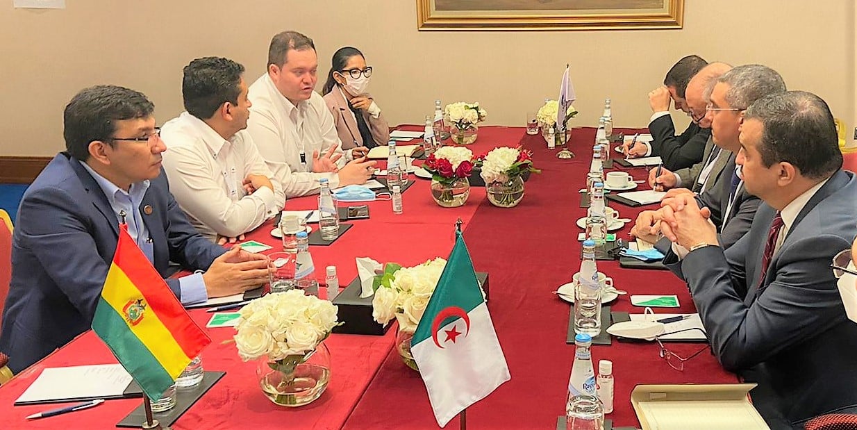 Ministro de Hidrocarburos se reúne con sus homólogos de Rusia y Argelia en Qatar