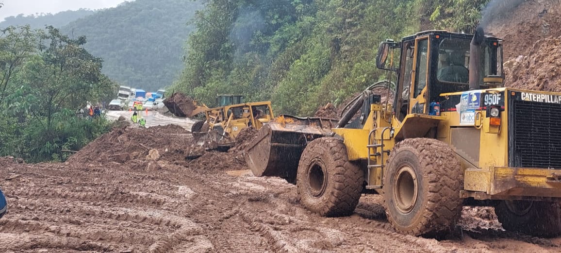 ABC moviliza personal en cuatro carreteras que presentan problemas de tránsito por época de lluvias