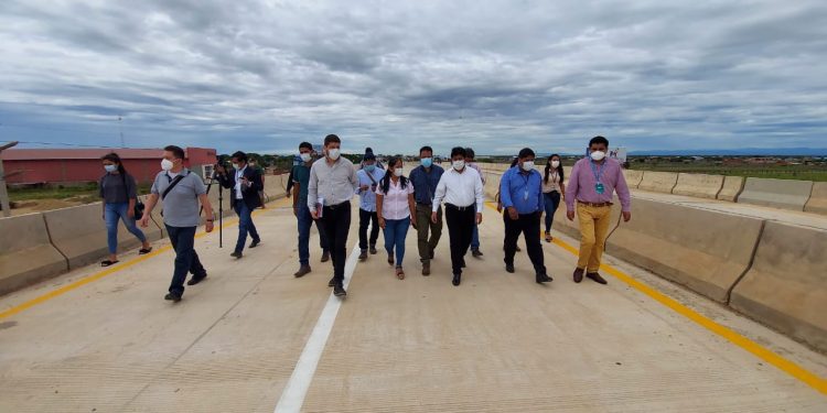 Ministro de Obras Públicas verifica avance del 100% en viaducto Santa Cruz-Warnes