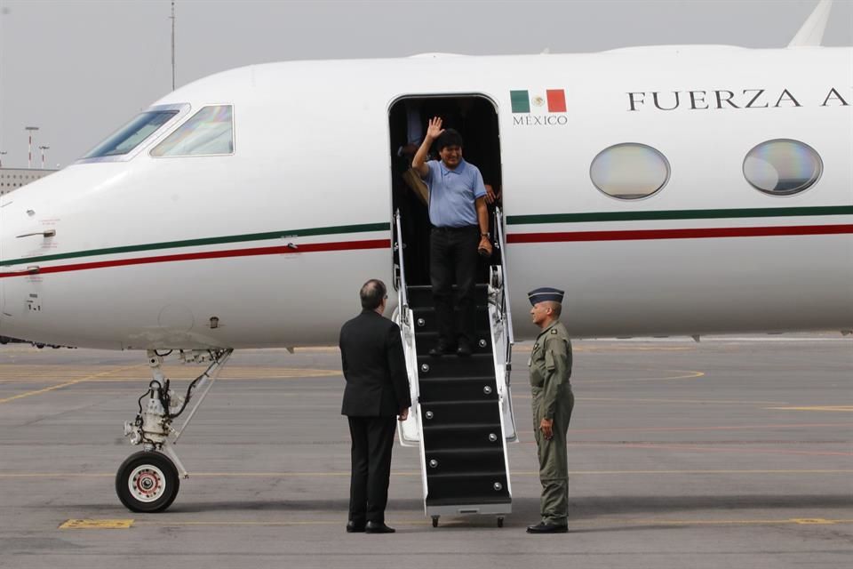 Piloto del avión mexicano que rescató a Evo Morales revela ataque a la aeronave en el aeropuerto de Chimoré