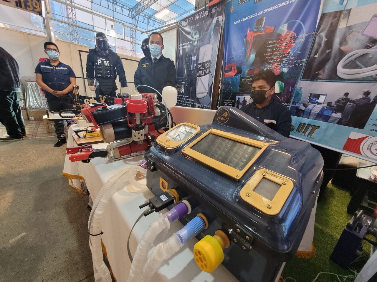 Armada Boliviana expone un “dron subacuático” y otros proyectos de innovación tecnológica en la FIPAZ