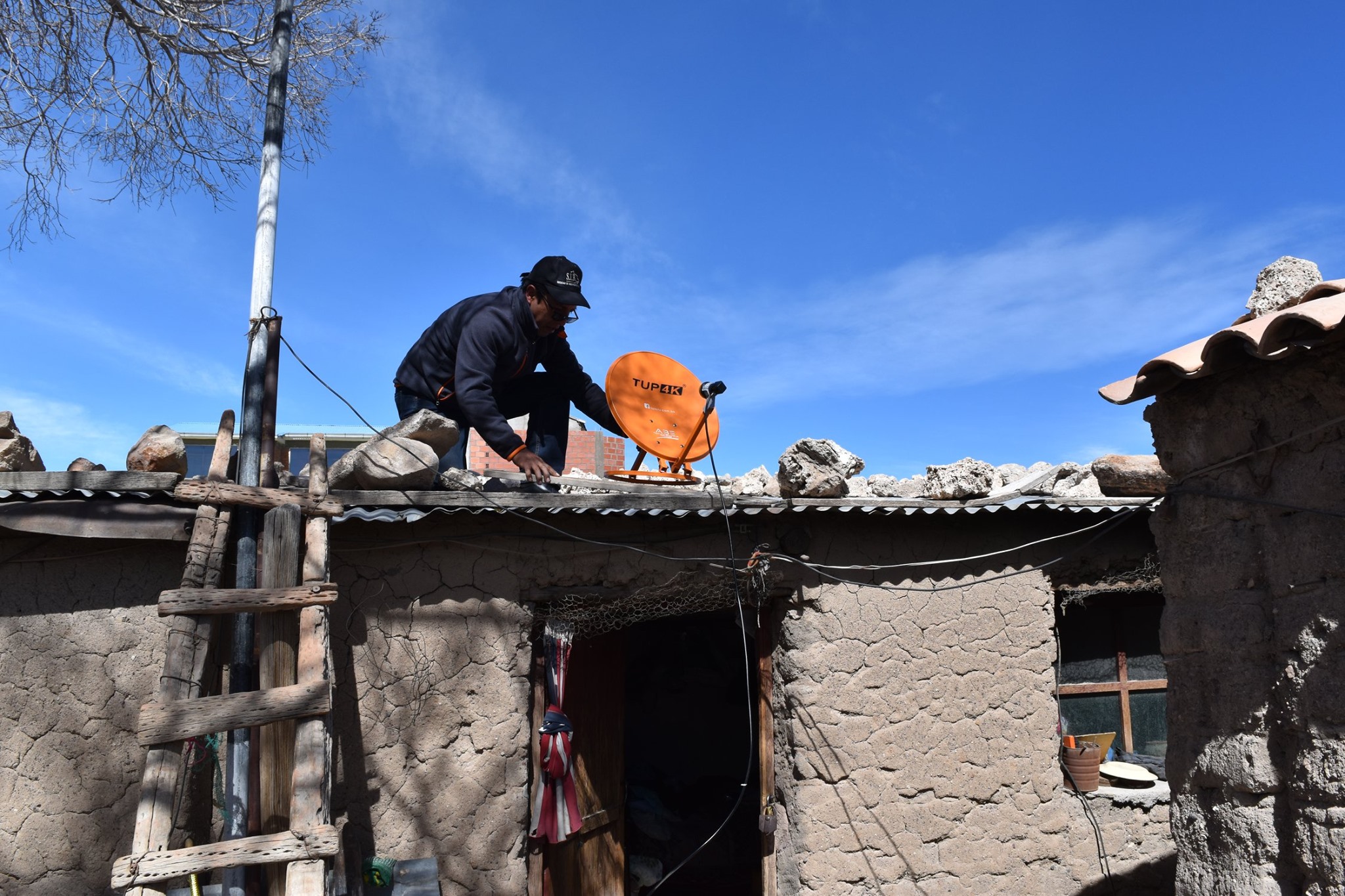 Satélite Túpac Katari ofrece 30 canales de televisión gratuitos, la ABE invita sintonizarlos con un kit