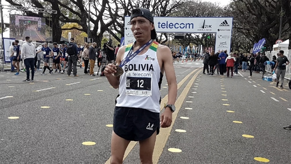Presidente Arce felicita la “hazaña” de Héctor Garibay, ganador de la Maratón Internacional de Buenos Aires