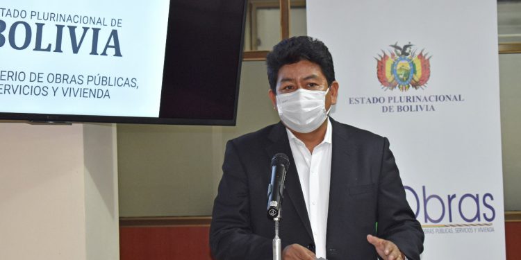 Ministro Montaño denuncia que tres personas intentaron hacer cobros irregulares a constructora del Tren Metropolitano