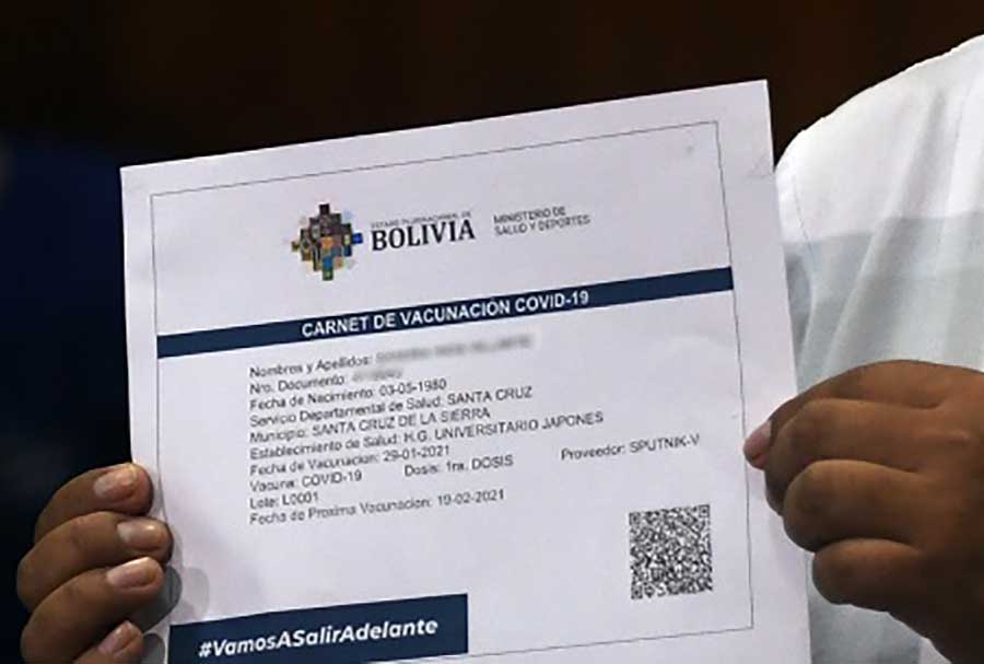 Disponen como documento oficial en Bolivia el carnet de vacunación anticovid