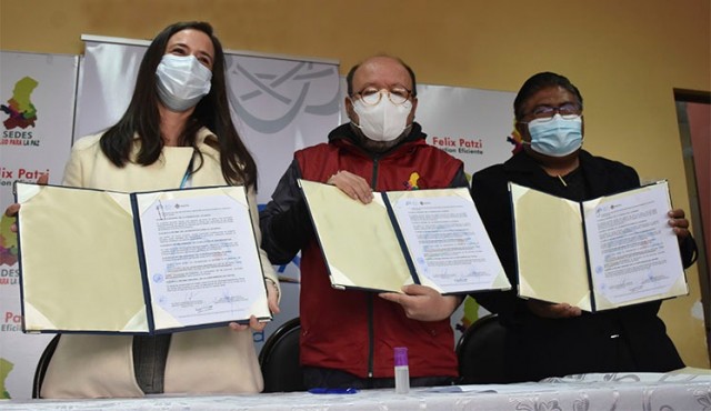 Firman acuerdo para que el Centro de Medicina Nuclear y Radioterapia atienda a pacientes de El Alto