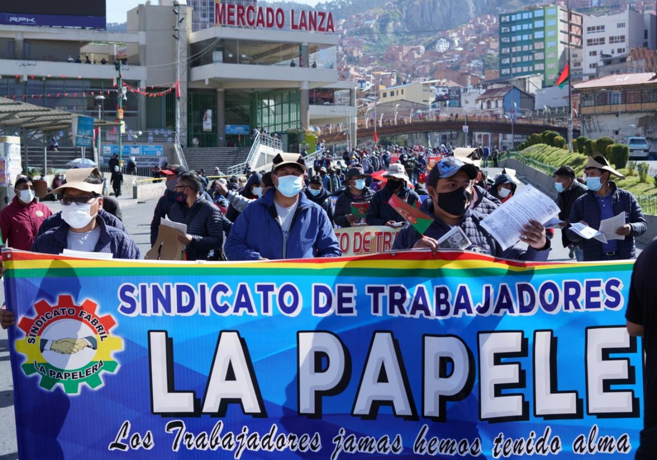 Trabajadores se movilizan para celebrar el 1 de mayo, la nacionalización y la recuperación de la democracia