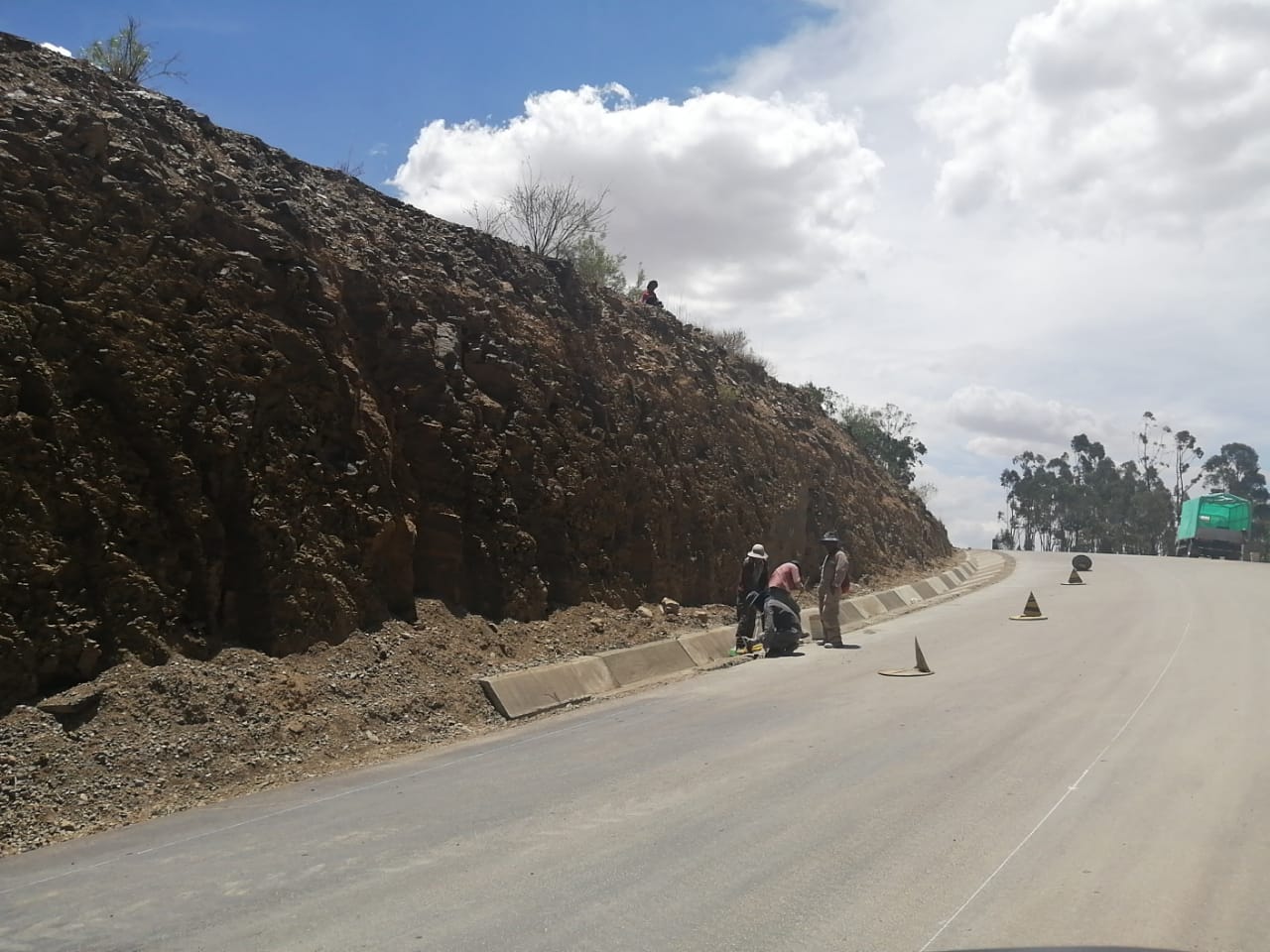Cochabamba: Construcción de la nueva carretera Km 25 – Tarata – Anzaldo – Río Caine llega a su etapa final con el 98% de avance