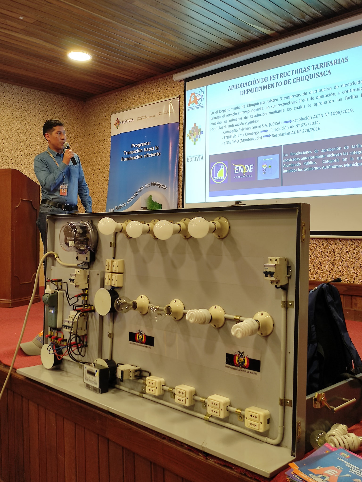 AETN socializa con alcaldes de Chuquisaca programa de iluminación eficiente
