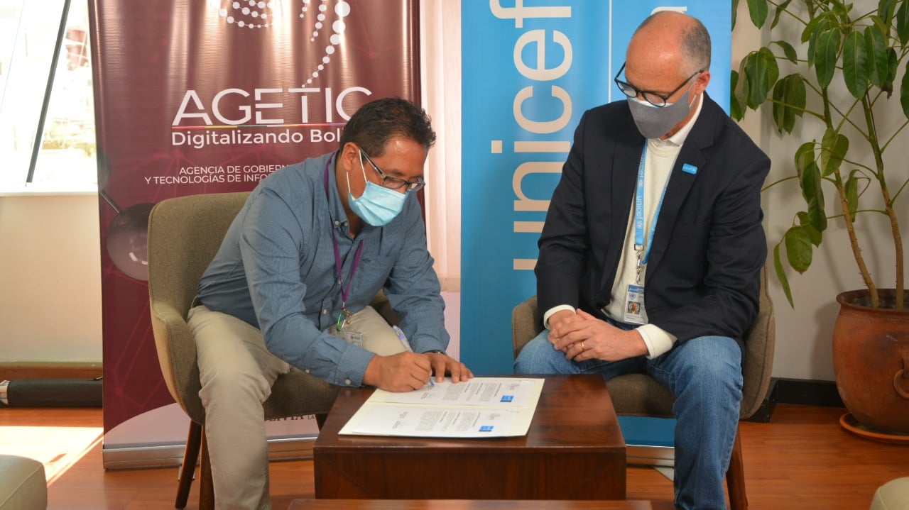 Agetic y Unicef firman acuerdo para generar políticas en favor de los niños y adolescentes
