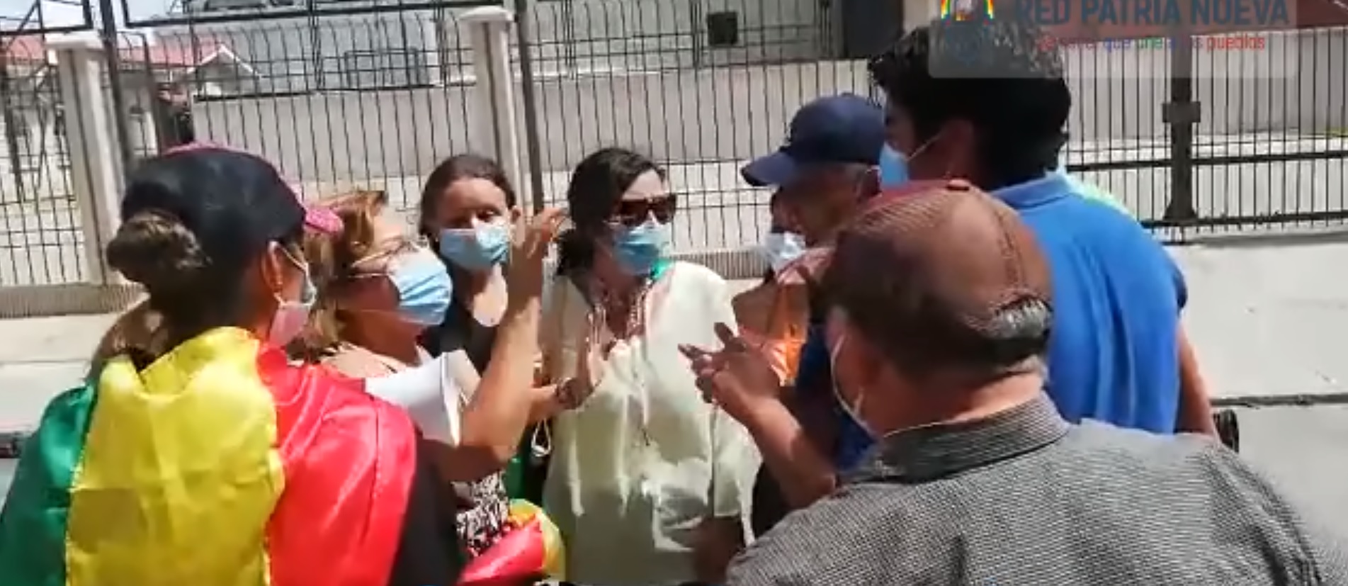 Confederación de la prensa pide identificar y sancionar a las responsables de agredir a periodista en Santa Cruz