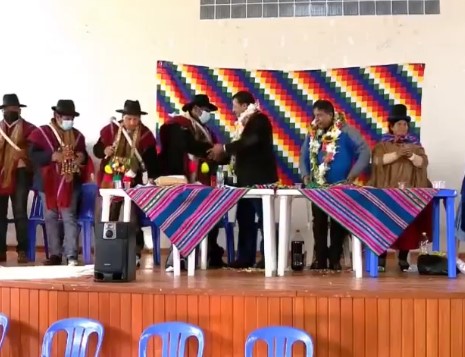 Presidente compromete culminación de 1.800 proyectos de desarrollo para el país