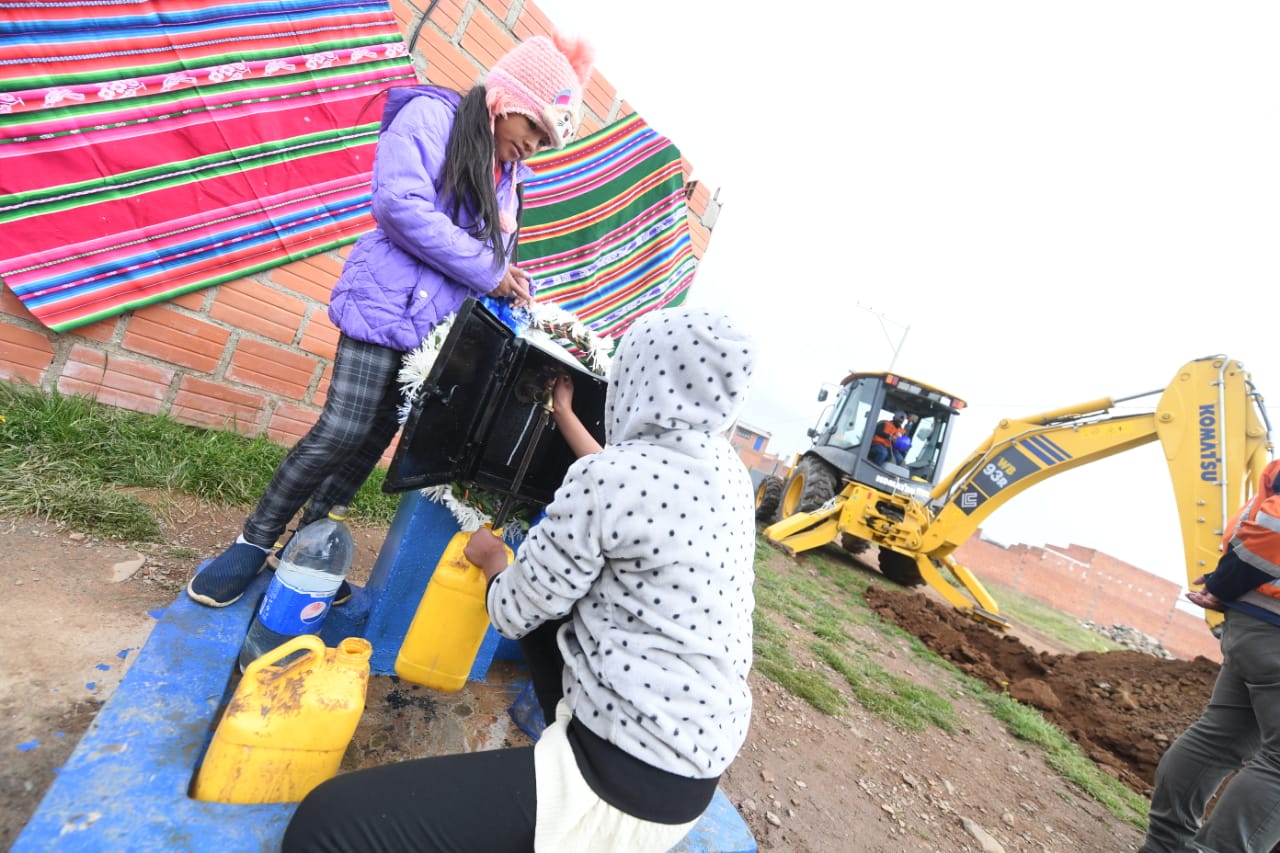 Presidente inaugura sistema de agua ampliado para beneficiar a más de 196 familias de El Alto