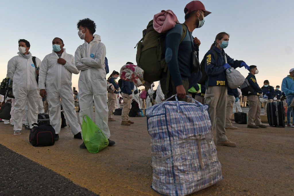 Universidad de Chile alerta discriminación y racismo en nueva Ley de Migraciones de ese país