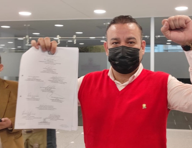 Diputado Céspedes ratifica que legisladores de oposición firmaron y aprobaron Ley 1386