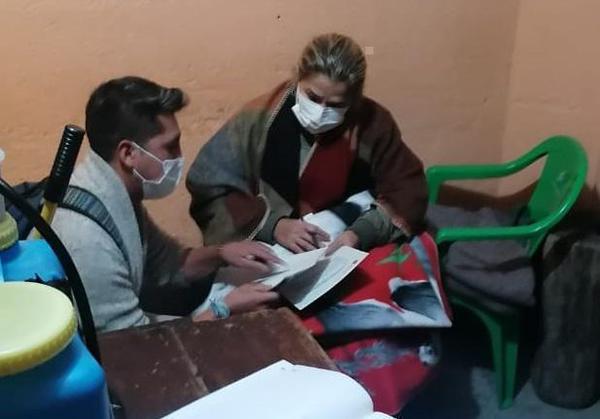 Médico que atendió a Áñez dice que no es necesaria su hospitalización y que se encuentra estable