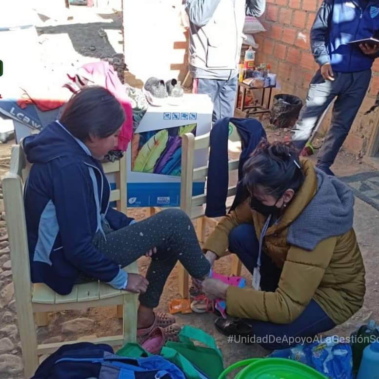 Presidencia entrega vituallas y electrodomésticos a hombre que clamaba ayuda para sus cinco hijos y su esposa enferma