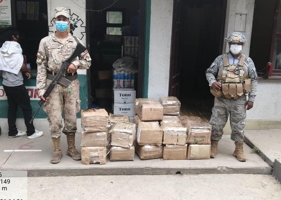 Unidades navales en Bermejo decomisan en un día productos de contrabando y casi dos millones de pesos argentinos