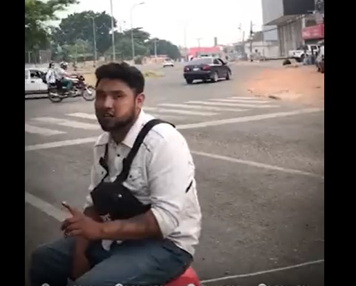 Cívicos impiden el paso a personal de salud y amenazan a mujer por tener una manilla con colores de la wiphala