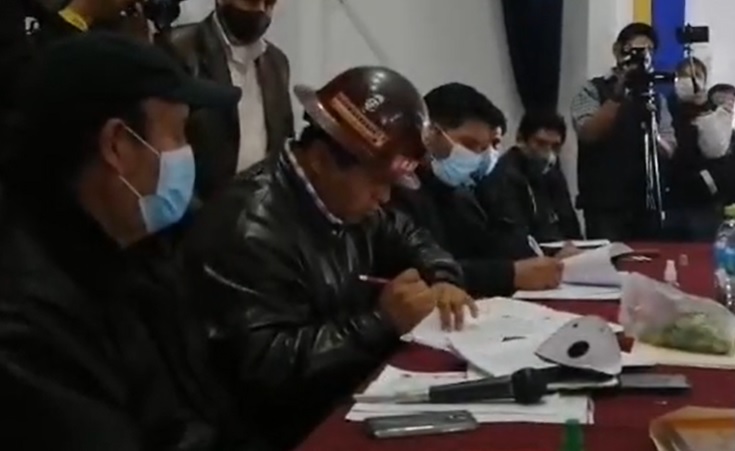 Gobierno y la COB firman convenio para que radios de los trabajadores se sumen a la educación a distancia