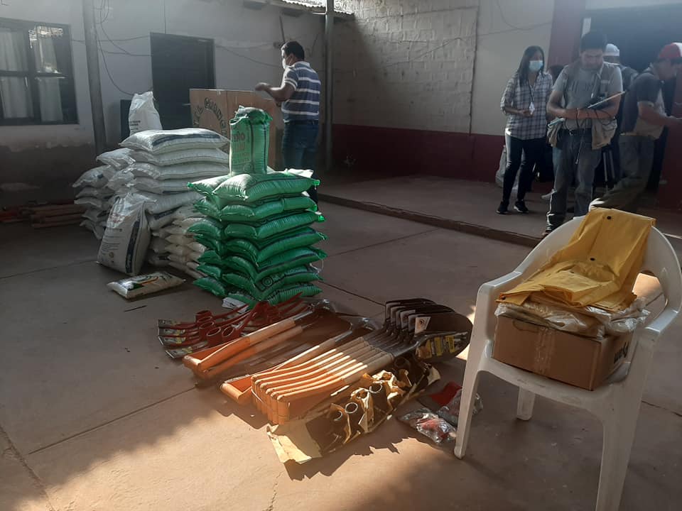 Defensa Civil entrega 15,7 toneladas de alimentos y herramientas a afectados por la sequía en Boyuibe