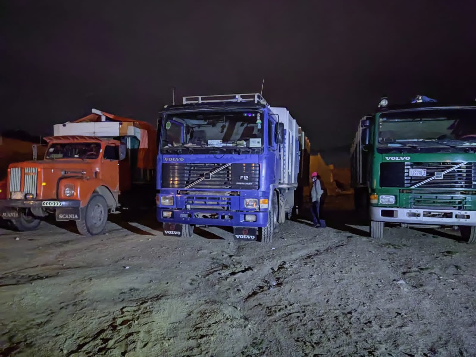 FFAA incautan cuatro camiones con productos agrícolas de contrabando en Caquiaviri y Viacha