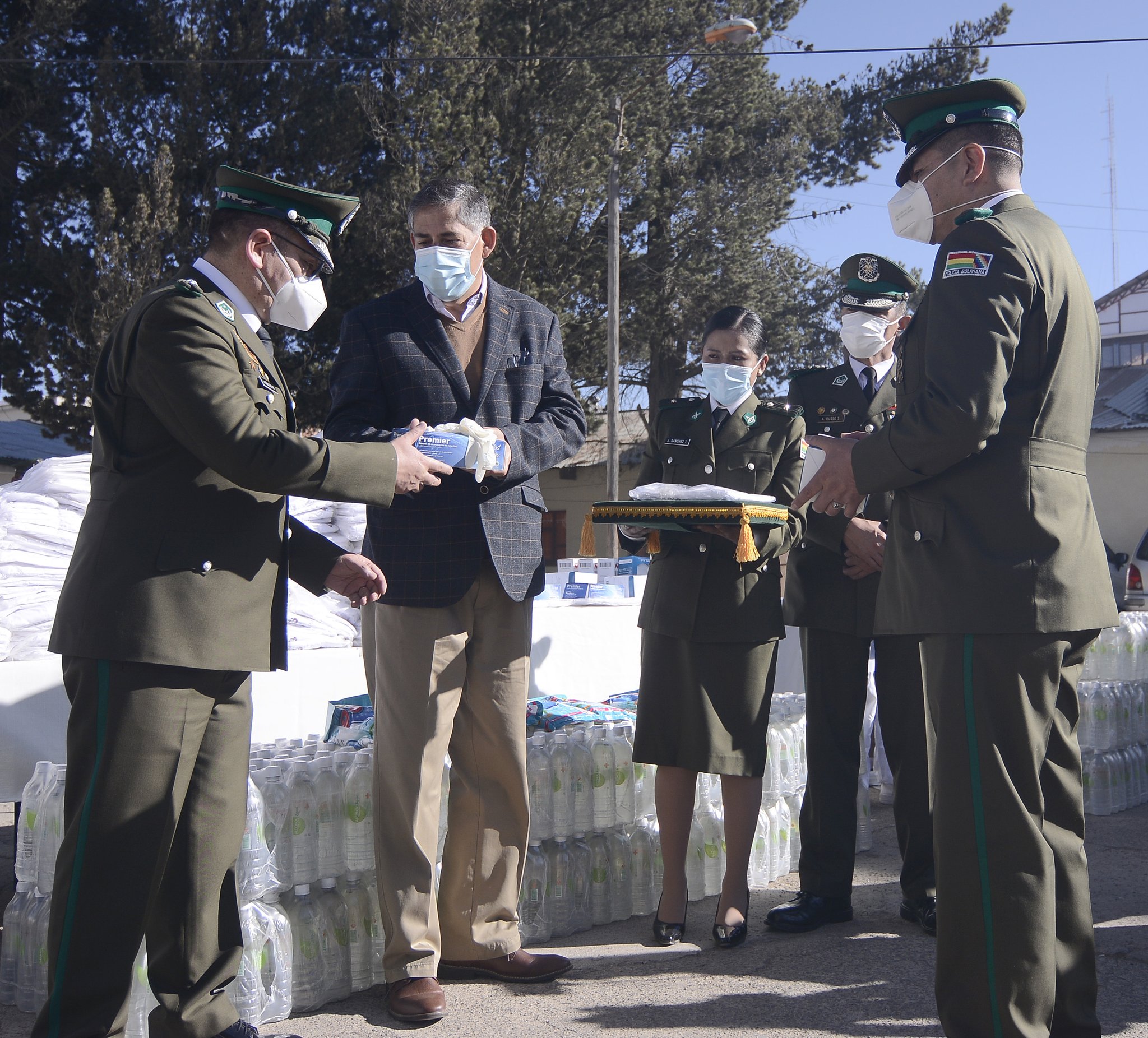 La Policía Boliviana recibe donación de material de bioseguridad de CBN