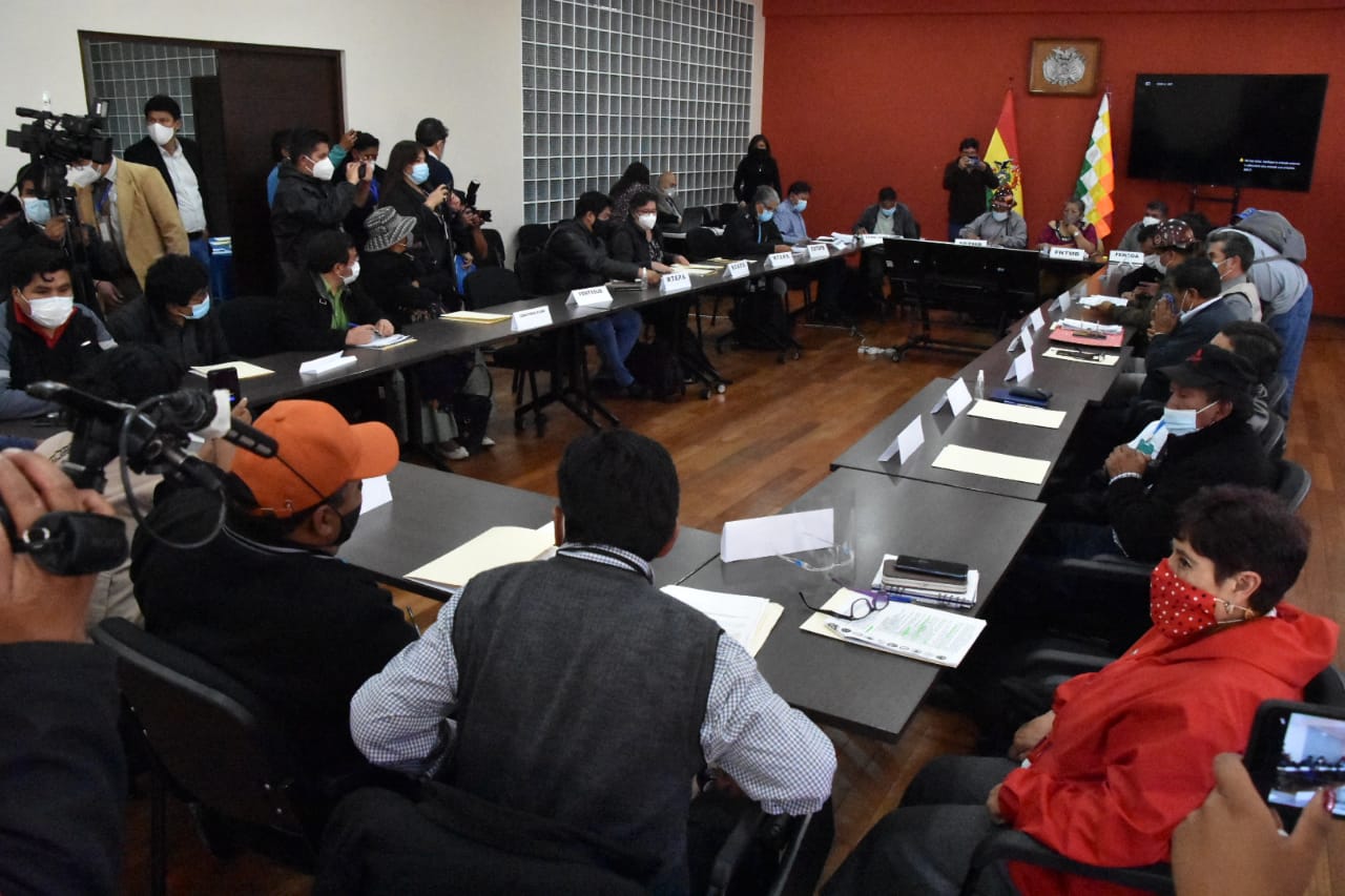 COB y Gobierno instalan mesas de trabajo para atender las demandas del sector