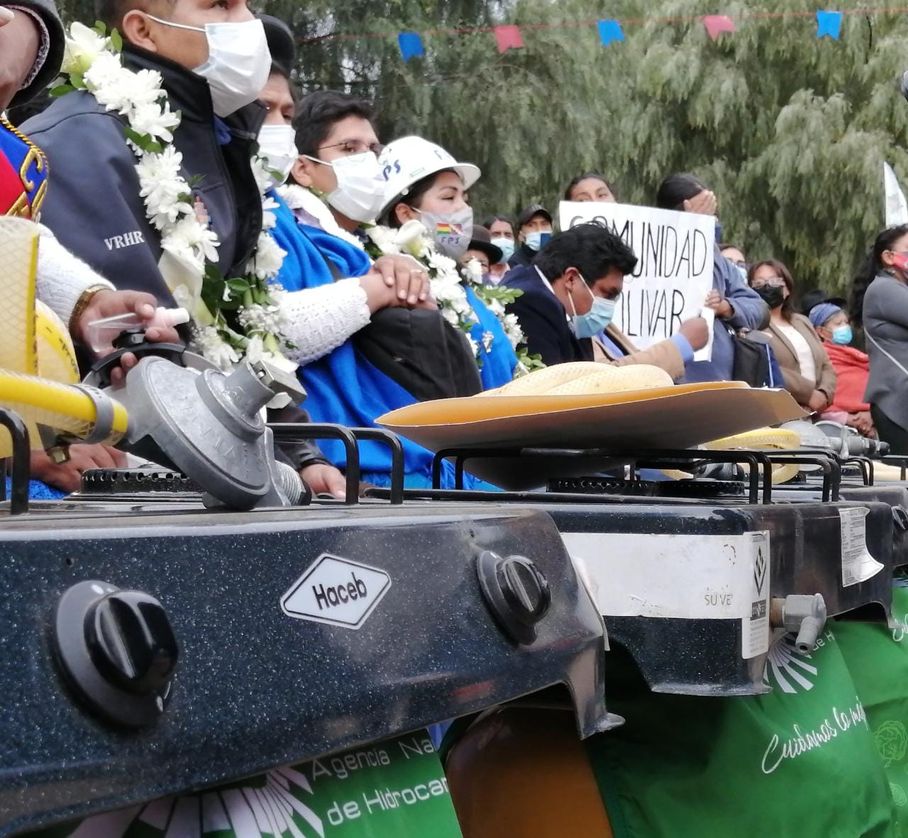 Gobierno entrega 100 kits de cocinillas y garrafas a familias afectadas por granizadas en Tupiza