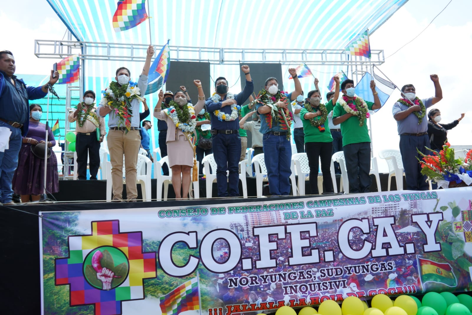 Presidente entrega dos vehículos a la Cofecay y ofrece cooperación para industrializar la producción agrícola de los Yungas