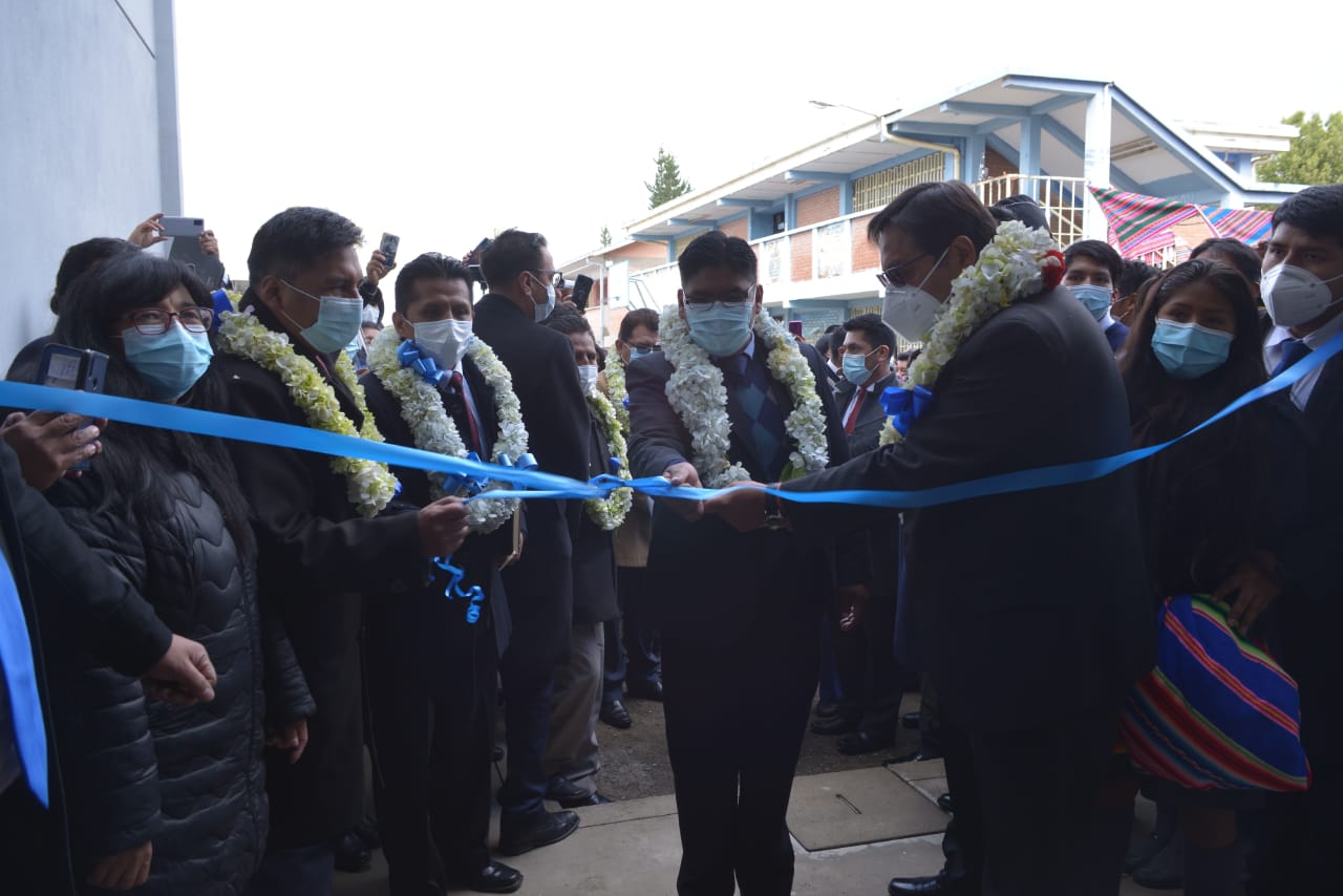 Presidente inaugura moderna unidad educativa 1ro de Mayo en la ciudad de El Alto