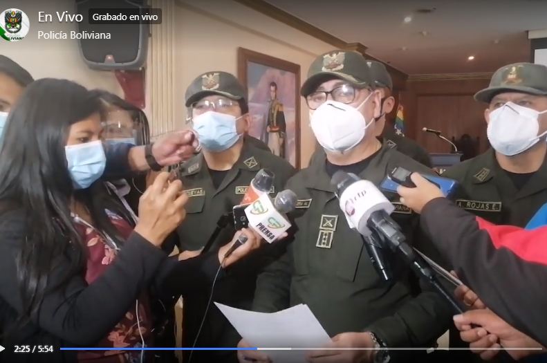 La Policía aprehendió a una notaria electoral en estado de ebriedad en la ciudad de El Alto