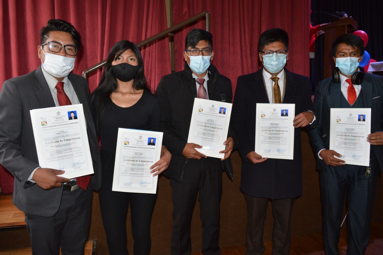 Educación evalúa a personas de 26 rubros laborales en cuatro departamentos para certificación de competencias