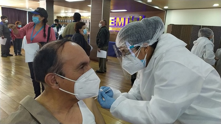 Bolivia recibirá mañana miércoles un nuevo lote de vacunas Pfizer del mecanismo Covax