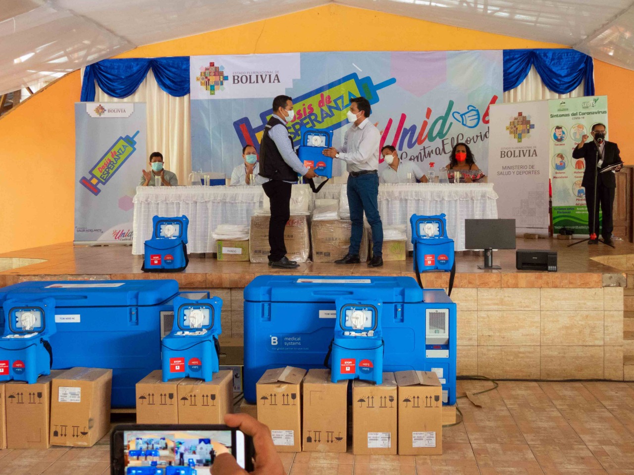 Entregan conservadoras de vacunas, equipos e implementos para lucha contra el COVID-19 en Pando