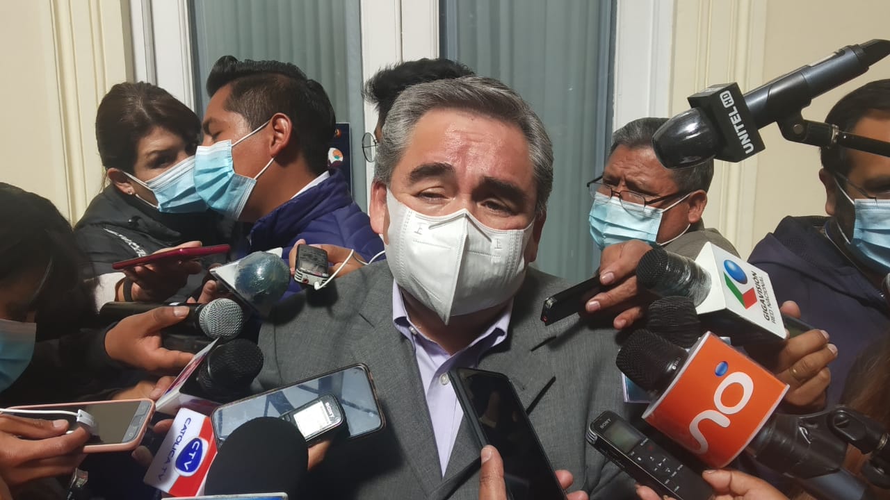 Contraloría establece ilegalidad en procesos de contratación de respiradores y agentes químicos durante el gobierno de facto